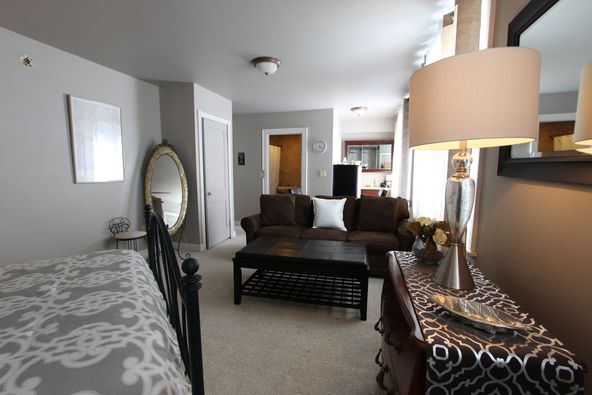 Applewood Apartments and Restaurant: 120 North Rd, Highland, NY 12528